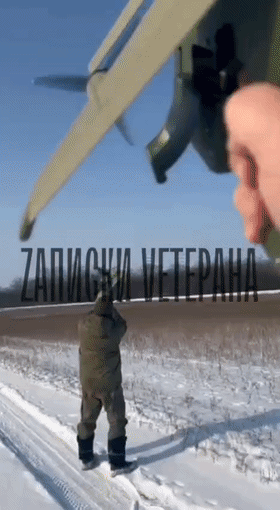 别尔哥罗德，一架乌军巡飞弹飞过，被俄军地面机动力量发现，马上俄罗斯士兵发射配备热