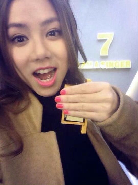 妹子。什么时候还能看到这种表情的自拍。