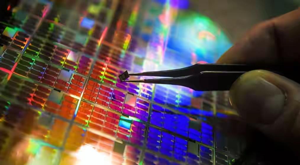 日本能卡住中国吗？据俄罗斯卫星通讯社12月8日消息，日本打算在12月中旬停止向