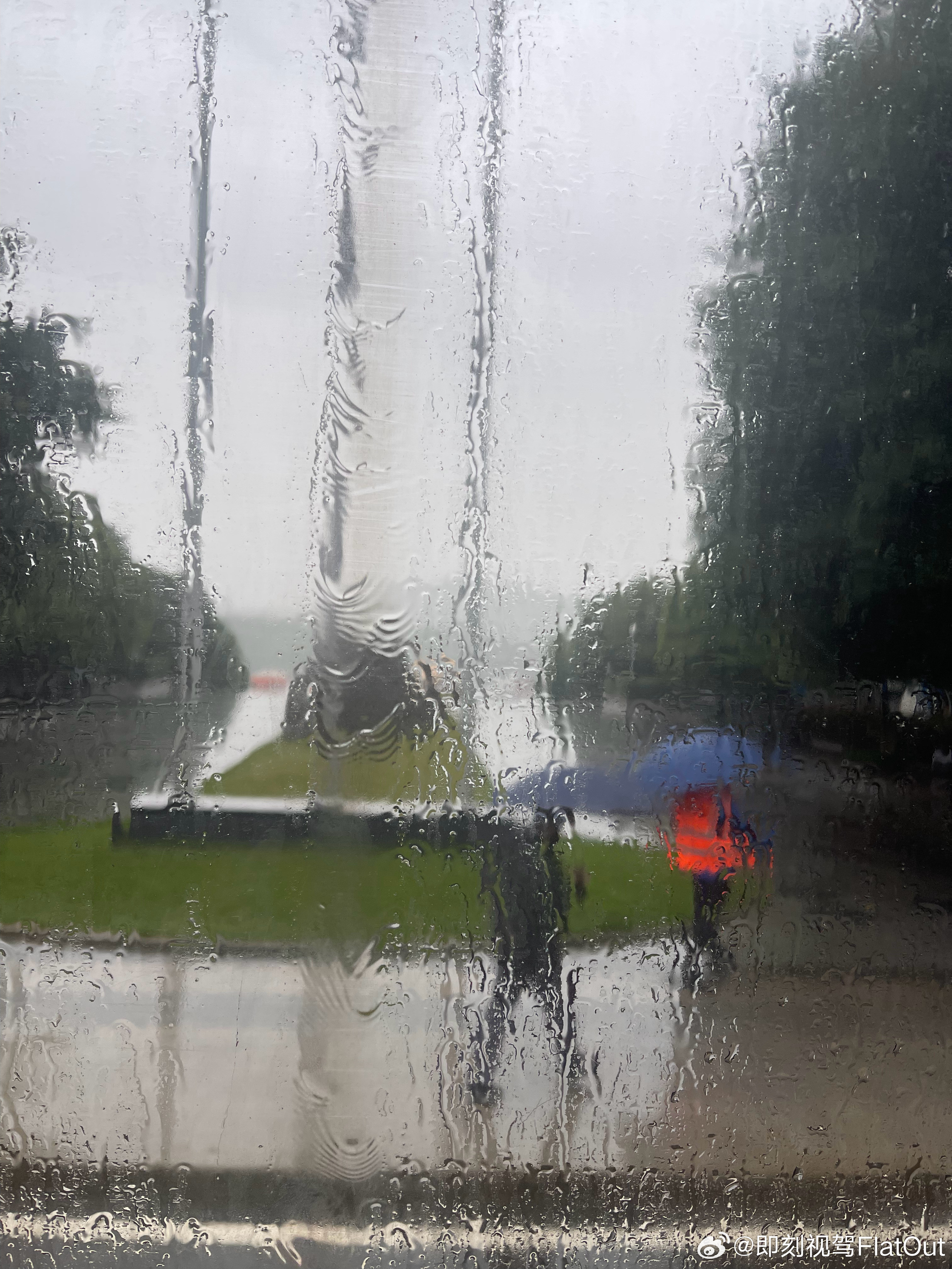 一张图证明我来过这里今天的重庆下雨了雾也很大[笑着哭][笑着哭]听说最近重庆一直蒙蒙