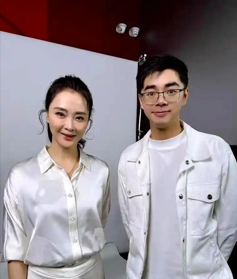 别说王艳没想到了，连我这个吃瓜群众都没有预料到，老公跑了，最后站出来的居然是继子