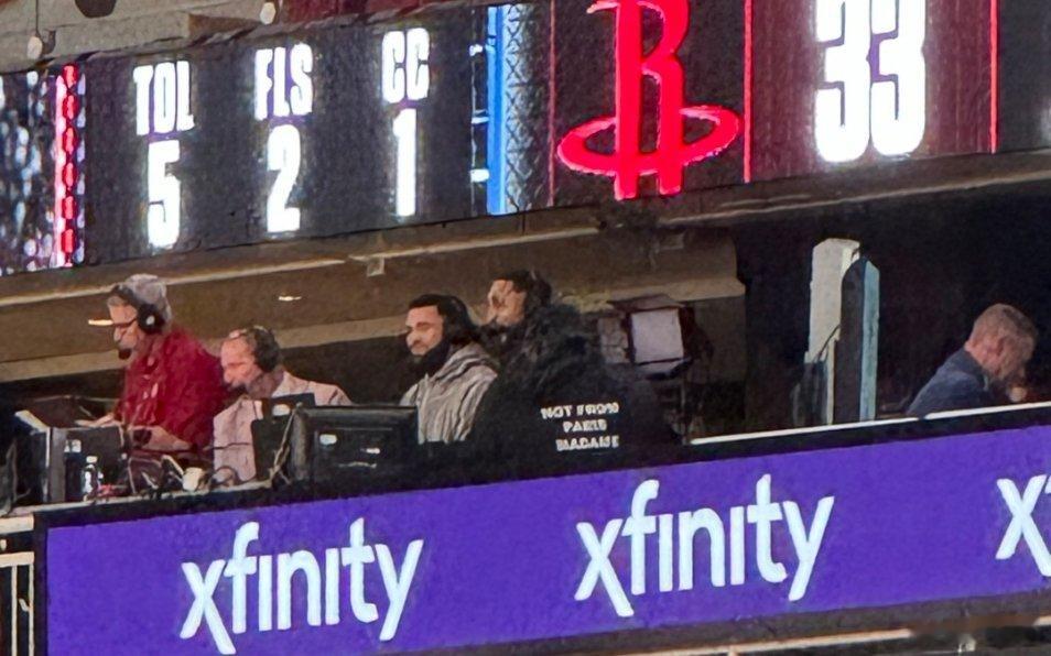 范弗利特上转播席谈火箭本赛季至今表现：“我认为球队状态不错，大家真的都该放松点。