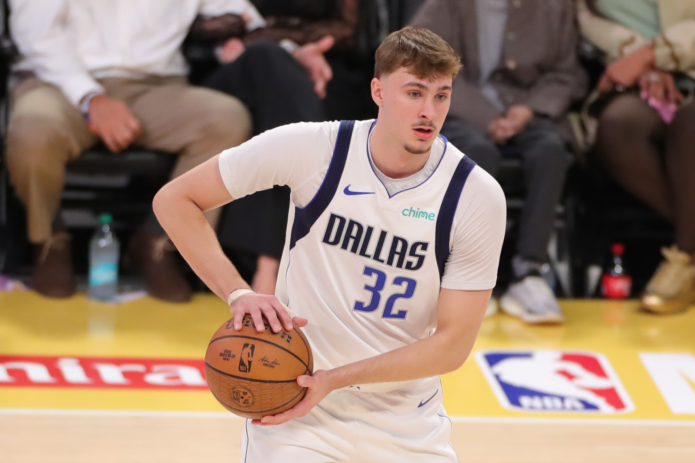 独行侠131-121战胜掘金。弗拉格表现出色，关键时刻更是连续拿分，在33分半的