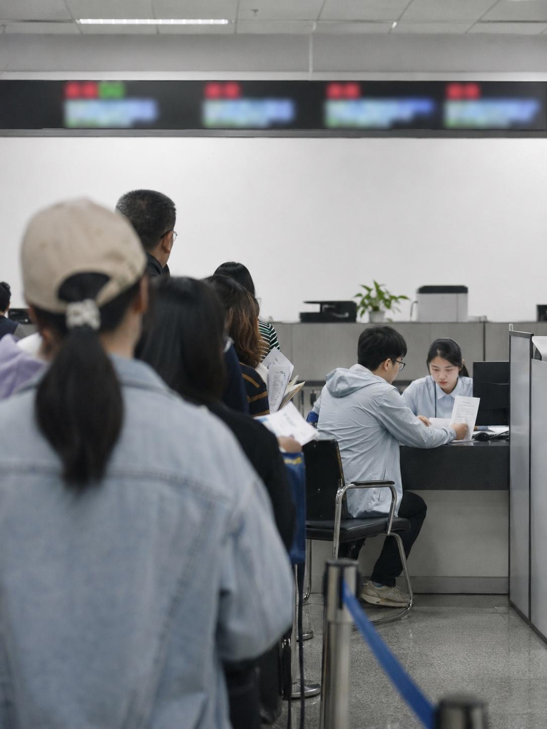 深圳268套安居房认购…268套房摆出来，能报名的人却得先过关。深圳这批安