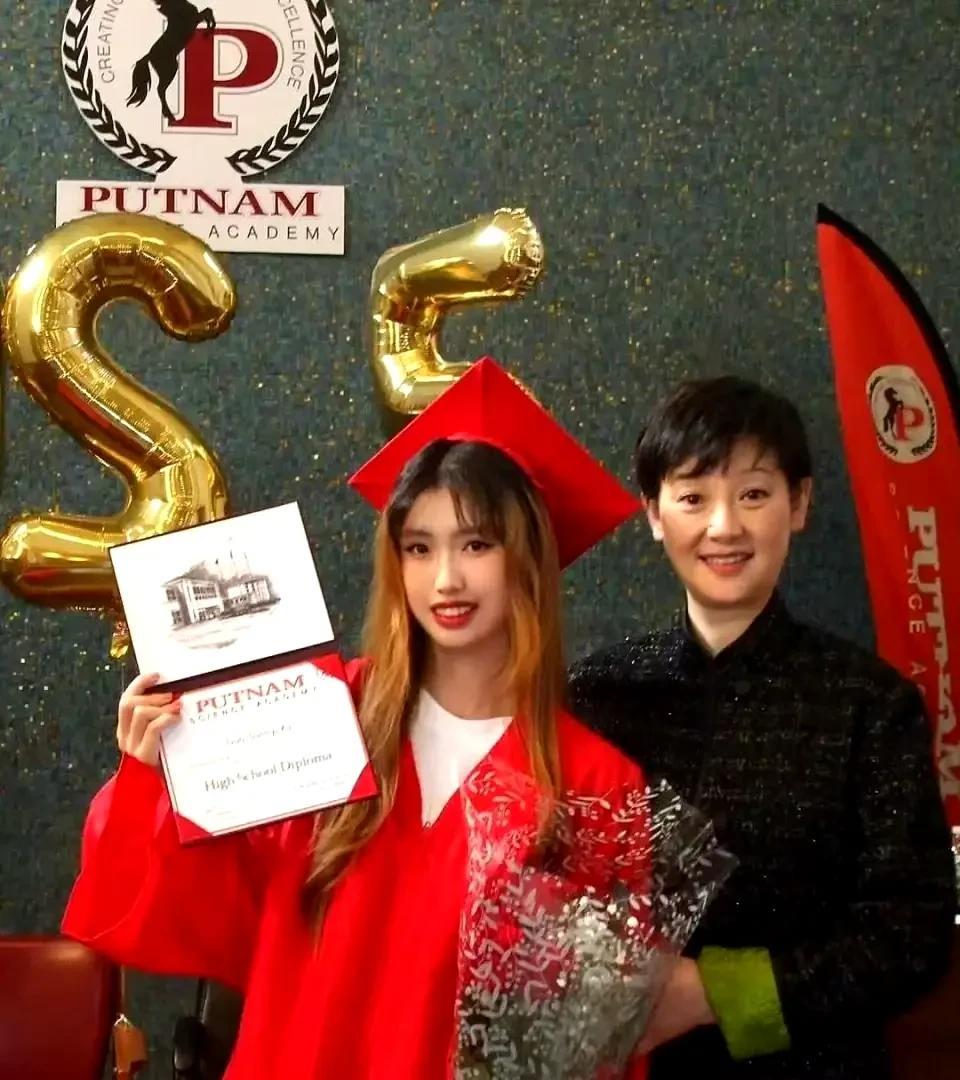 冯小刚和徐帆给所有父母都上了一课，你可以不生孩子，也可以领养一个女儿，但你一定要
