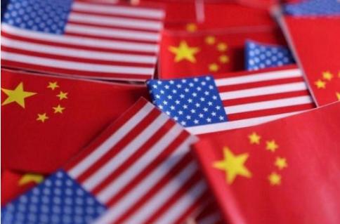 不等了，美国派人来华。美国这次，急了。自己绷不住，派人跑到中国来了。来的