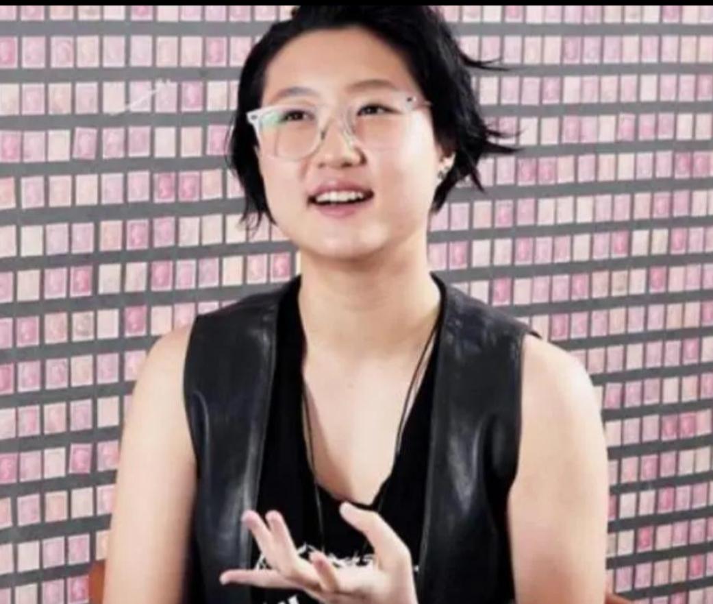 成龙砸4000万认回女儿，房祖名悄悄帮忙，女儿吴卓林的话最清醒娱乐明星