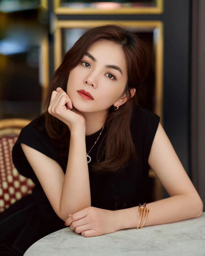 Ella说:如果我儿子谈恋爱，我会告诉他千万不要带女朋友回家给我看。阿雅:为