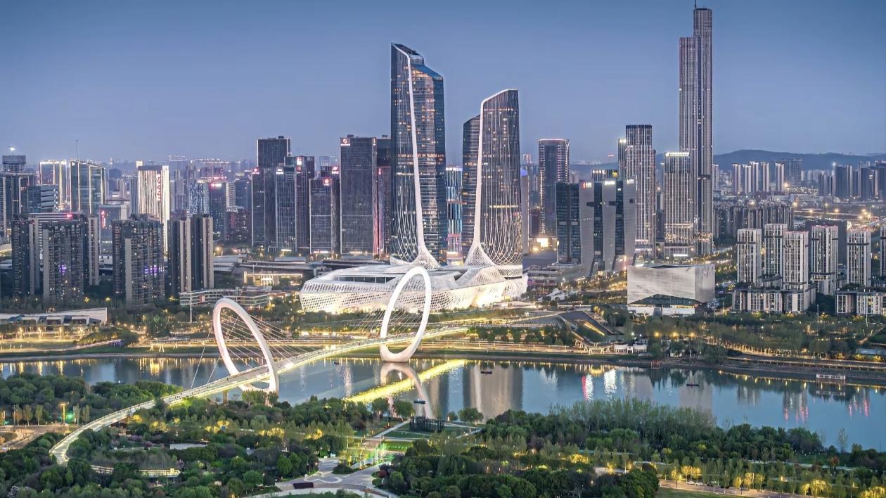 南京的城建也太繁华了，华东第二大城市真不是浪得虚名的。上海的繁华大家都有目共睹