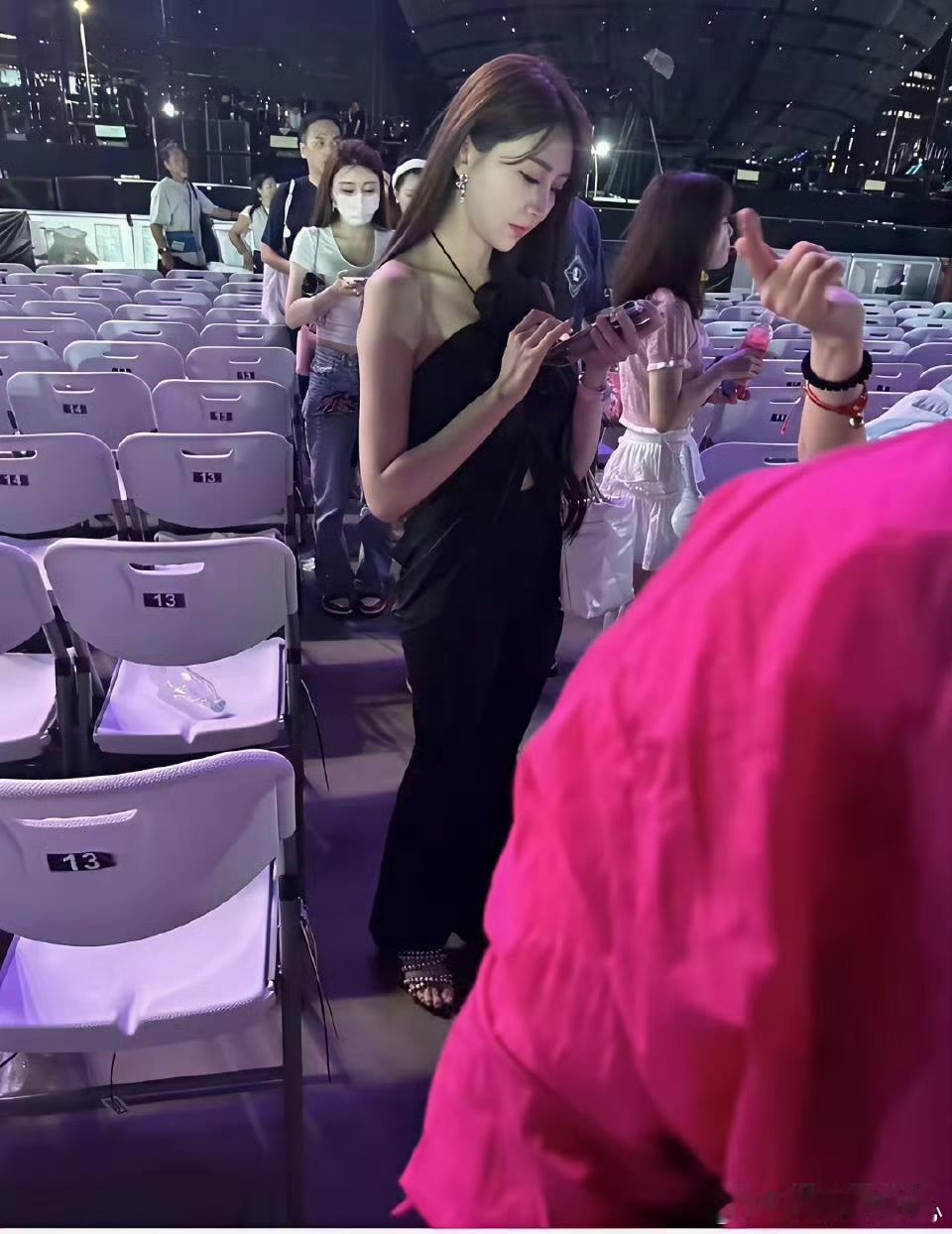 演唱会上的叶珂和杨颖图三太形象了