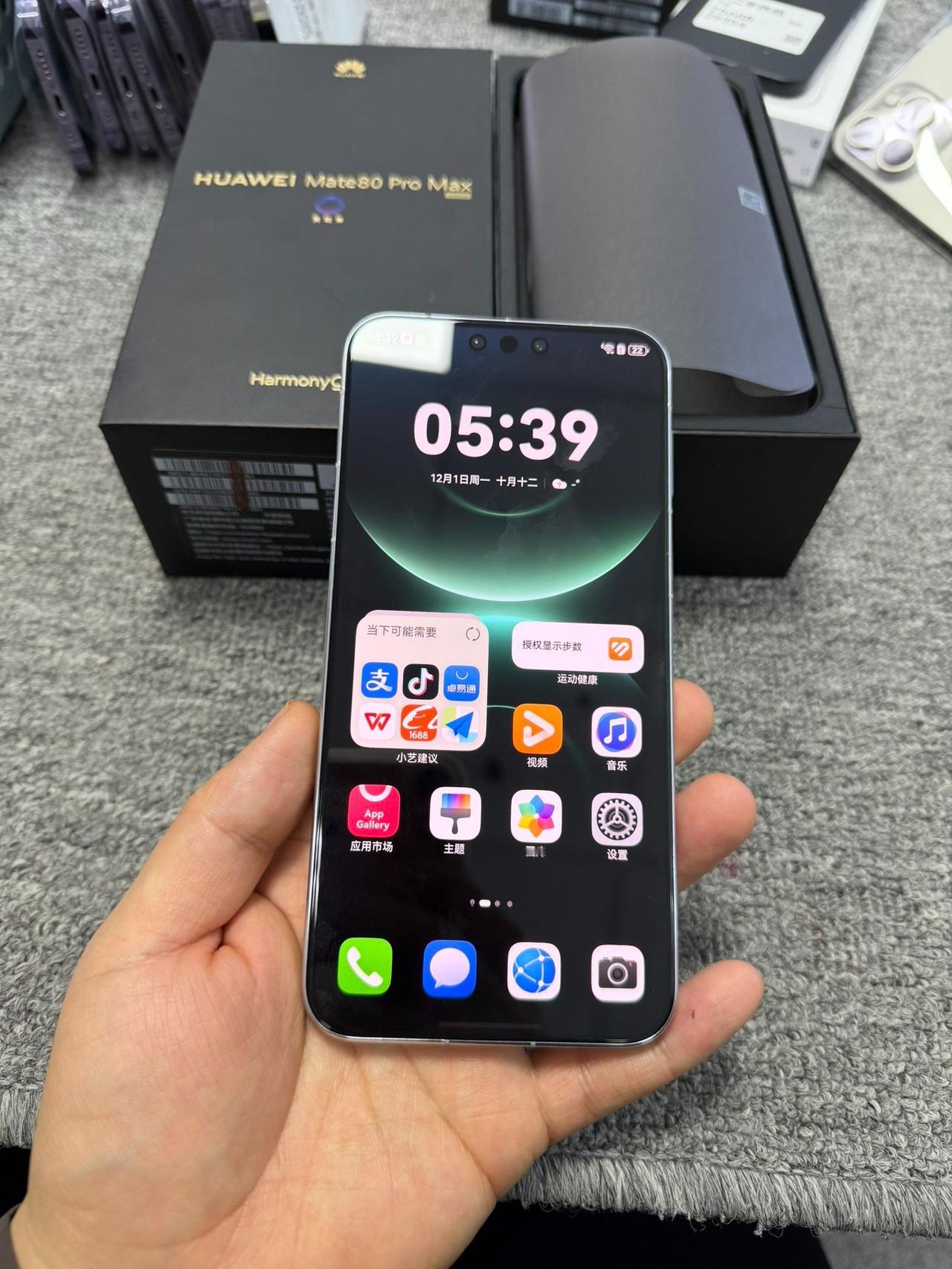 十年“钉”粉换机记！Mate9→Mate80直接穿越未来！从2016到20