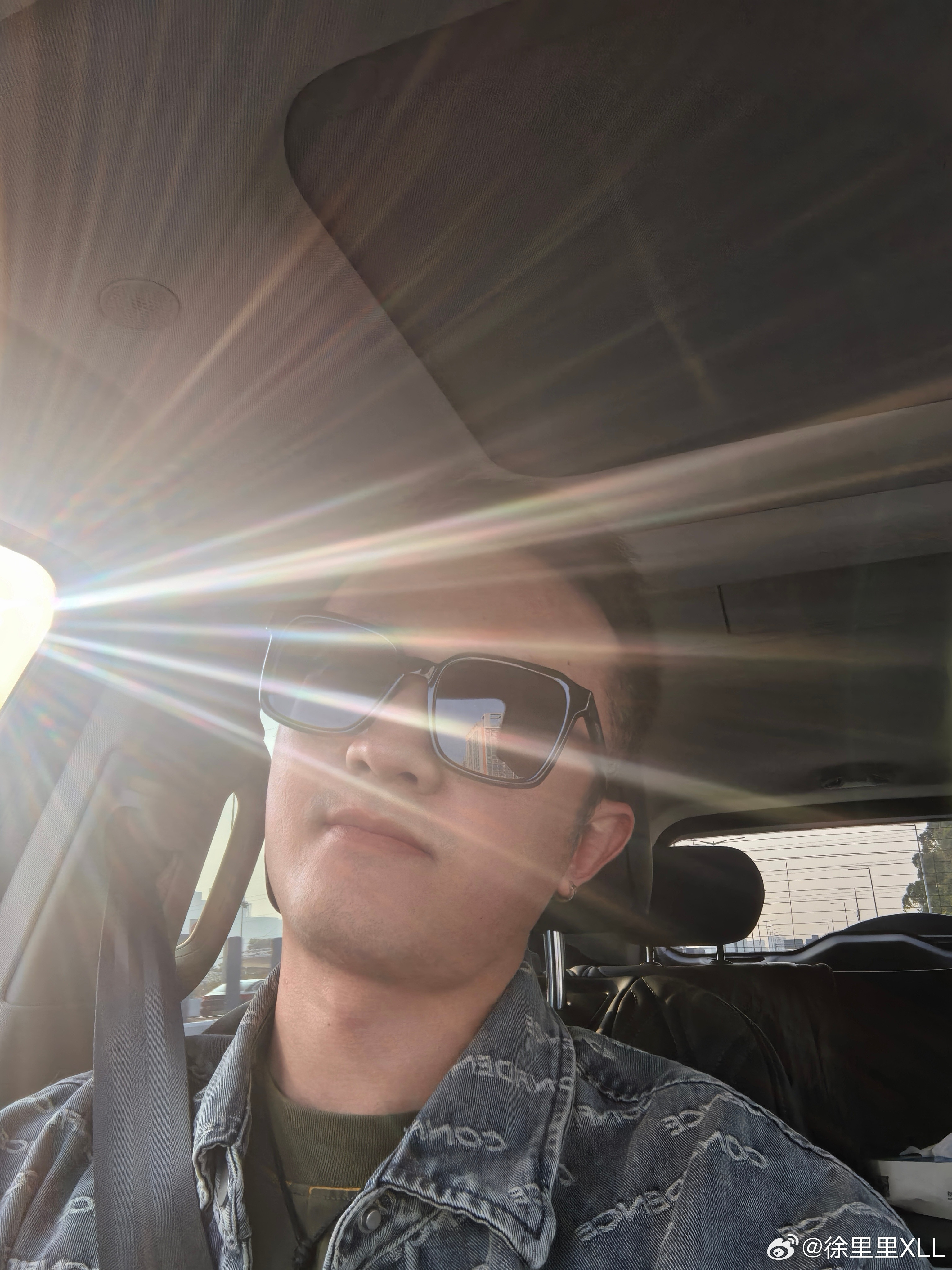 出发啦，今天开坦克500去机场。飞腾冲，试驾魏牌V9X。坦克500这两天立功了。