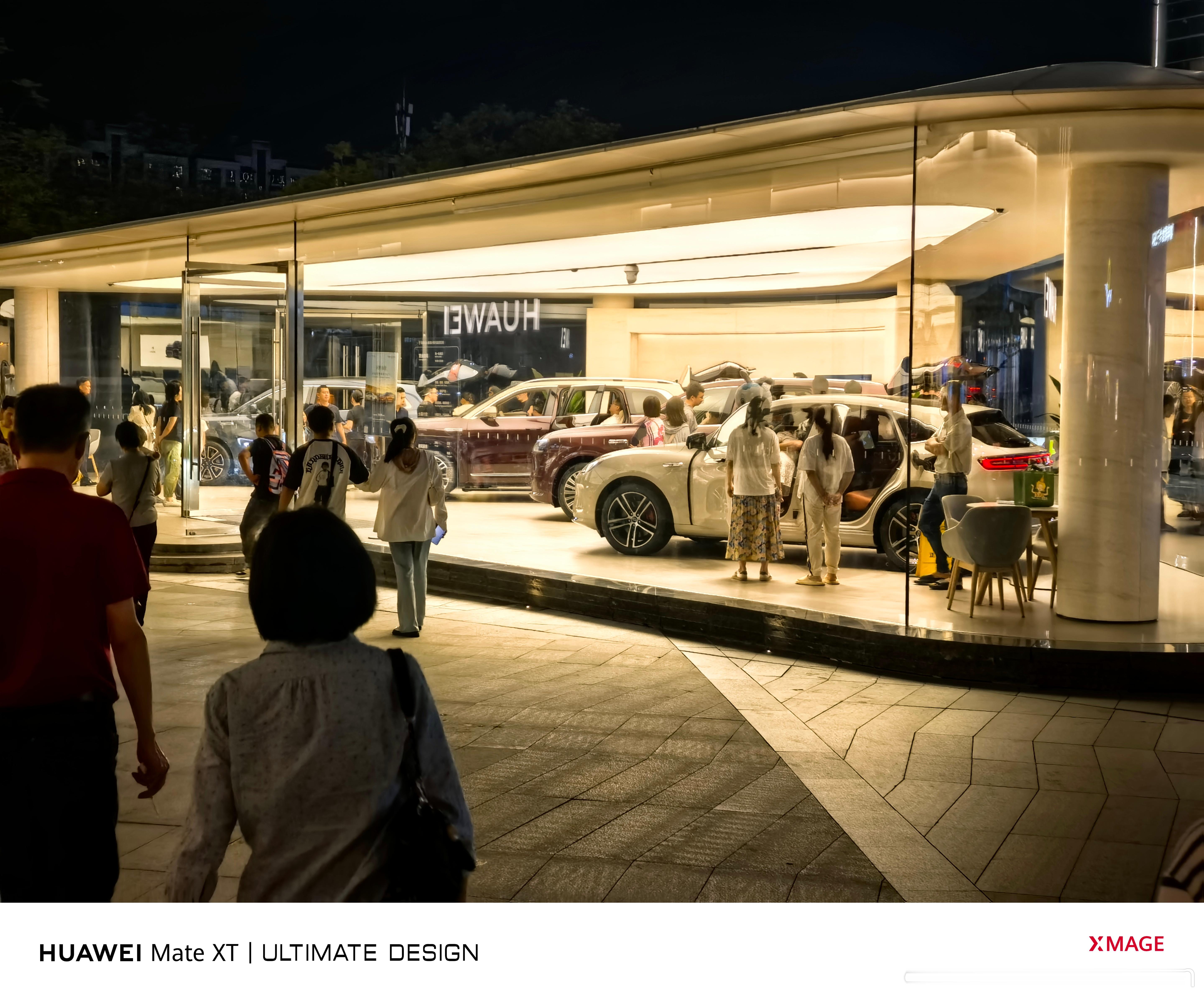 重庆光环华为全是人，在问界M8上市的时候单独在室外搭建了一个展厅，现在用于独立展