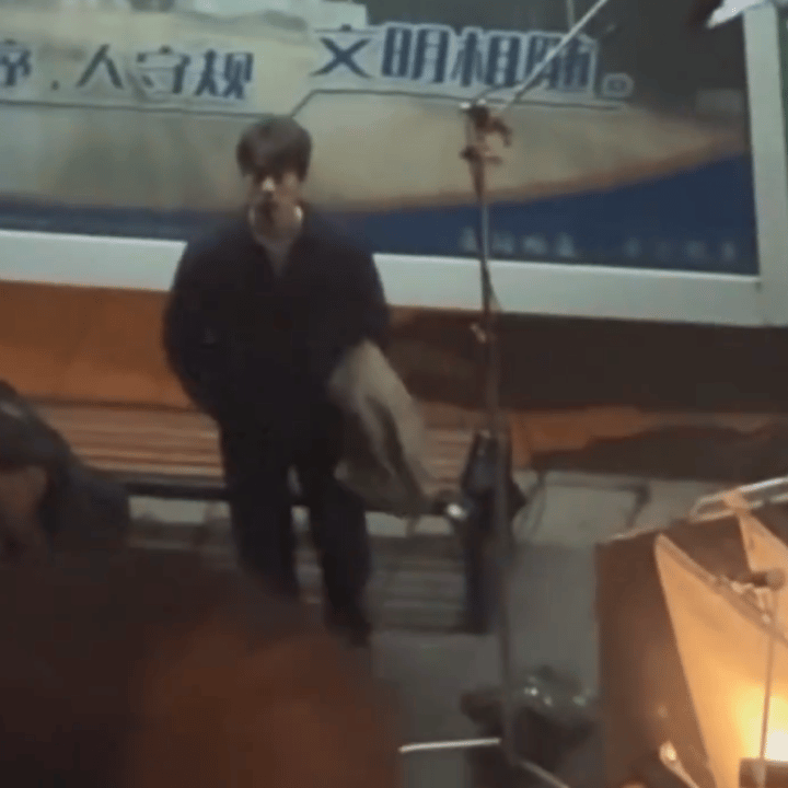 肖战新的一年就这样弹弹弹踩踩踩