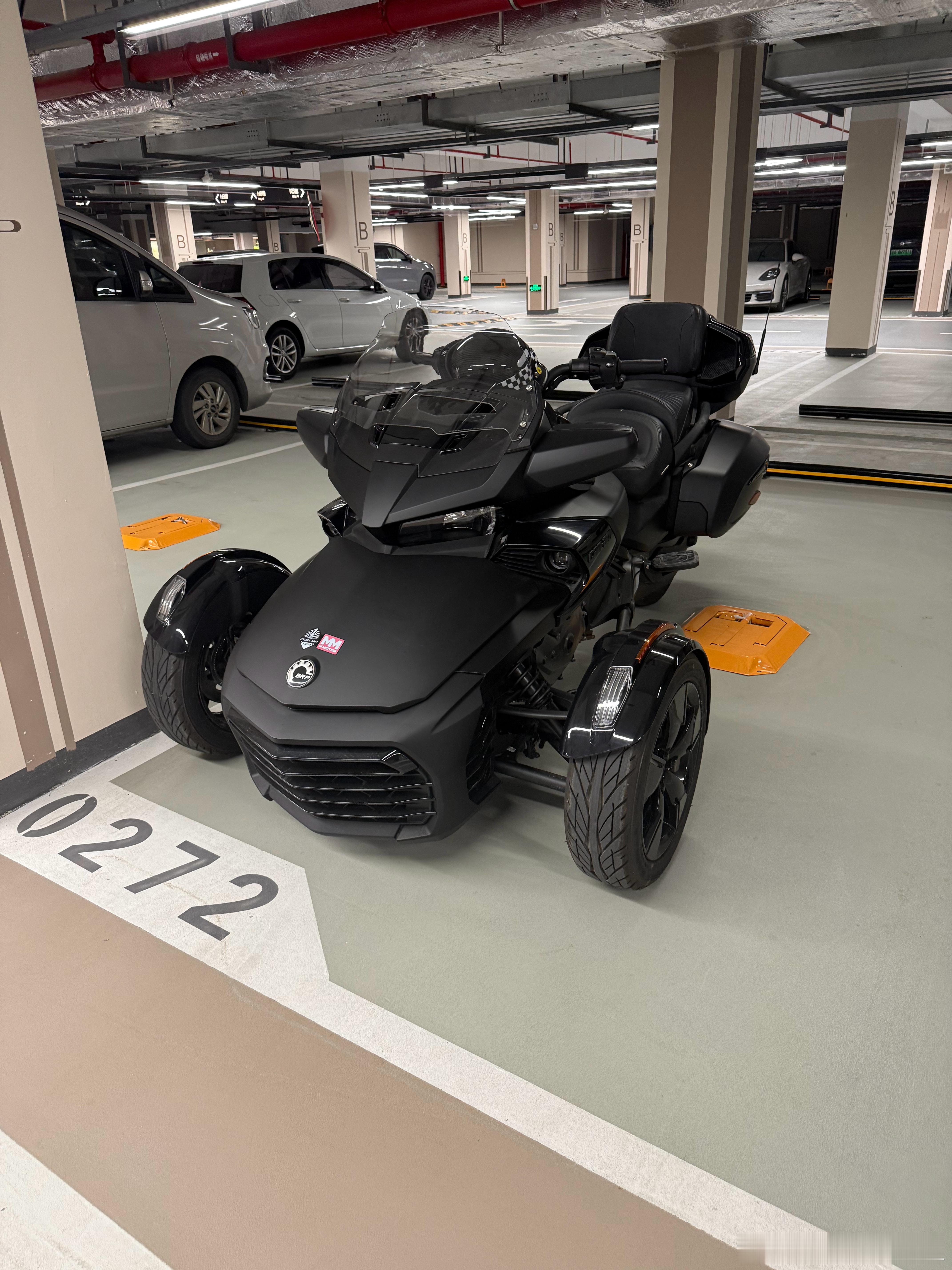今儿又拿到了一台大玩具[捂眼睛]庞巴迪道三轮跟姚老板混一天吃9顿​​​