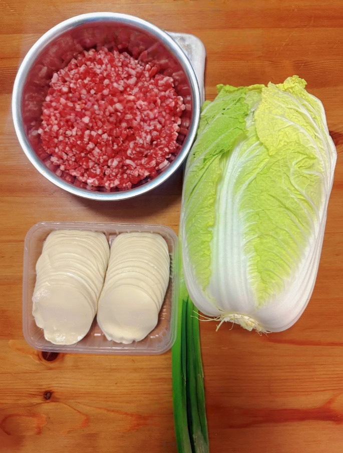 小年包饺子，被我家玩出了花小年用千问加道菜。我们用千问薅的25元免单卡，一人下单