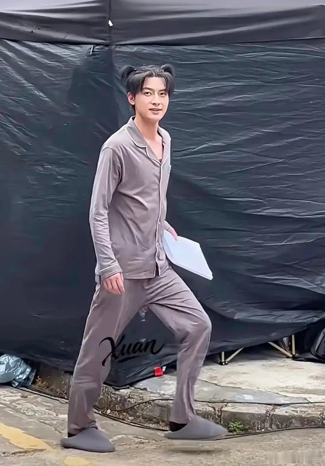 你能接受男明星这么邋遢来上班吗？