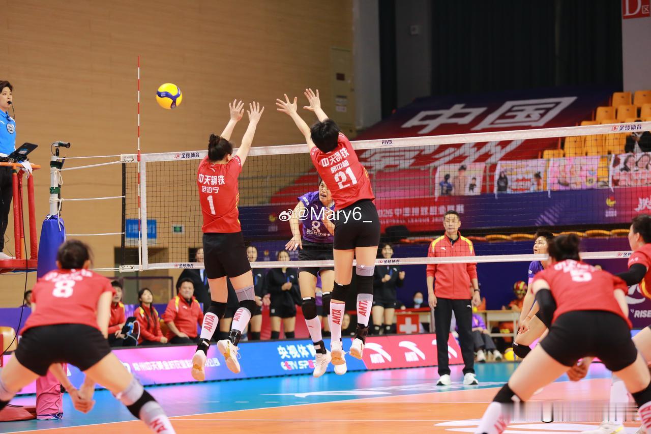 江苏女排16岁小将险些创造历史！排超联赛常规赛最后一轮，江苏女排坐镇主场1-3惜