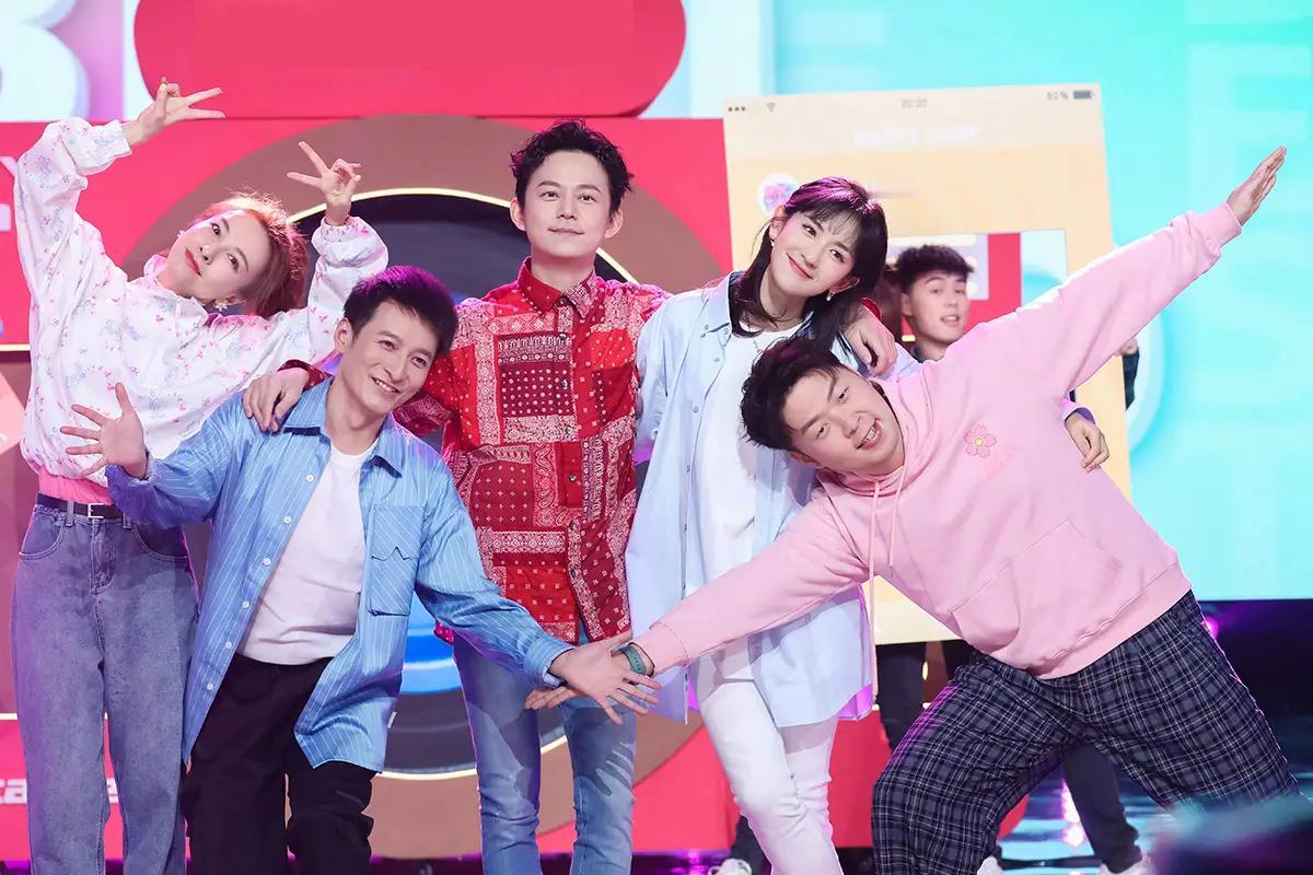 伴随着李维嘉回归湖南卫视,那个当初那个无解的问题,也再次被大家想起来了!当