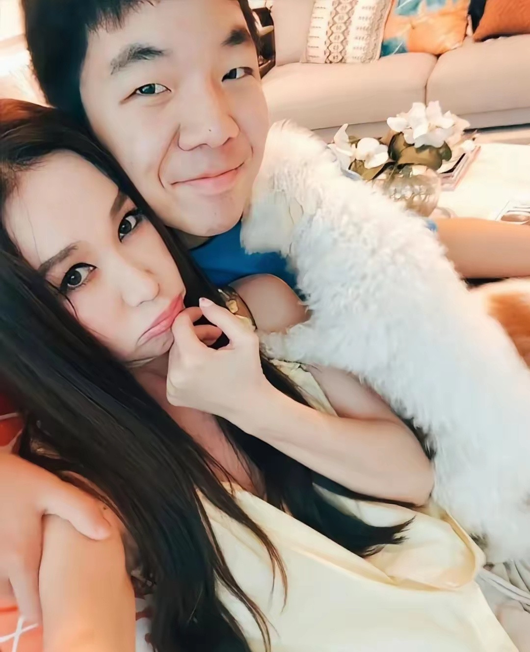 温碧霞就是活该被骂。当妈妈当得没有一点分寸感。虽然那不是你的亲生儿子，只是一个养
