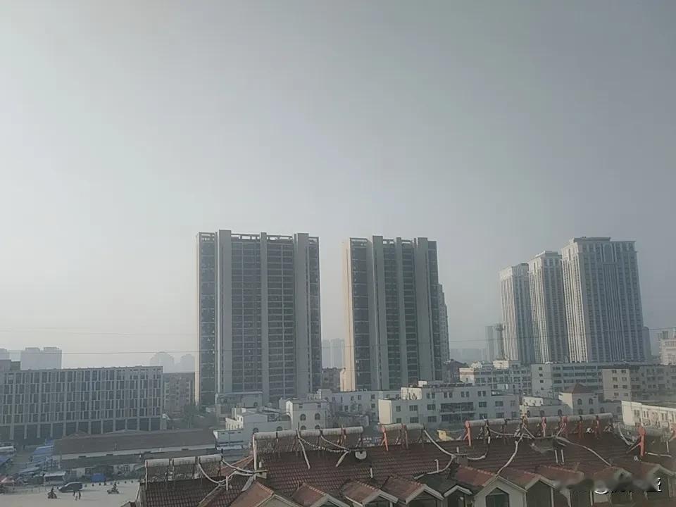 房价的涨跌牵动着很多人的心，有几类人可不希望房价下跌。老业主首当其冲。现在楼市