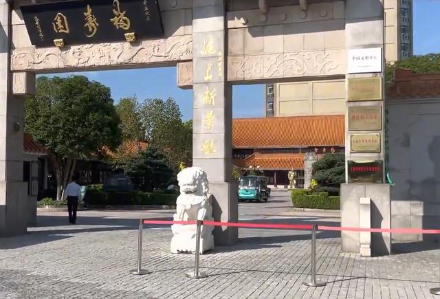 从50万抢不到到腰斩卖不动!中国年死超千万人,殡葬业咋突然不香了曾经的风