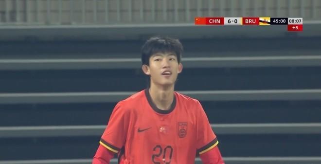 英雄出少年！3场比赛打进10球，中国版“克洛泽”赵松源横空出世，中国国家队晋级2
