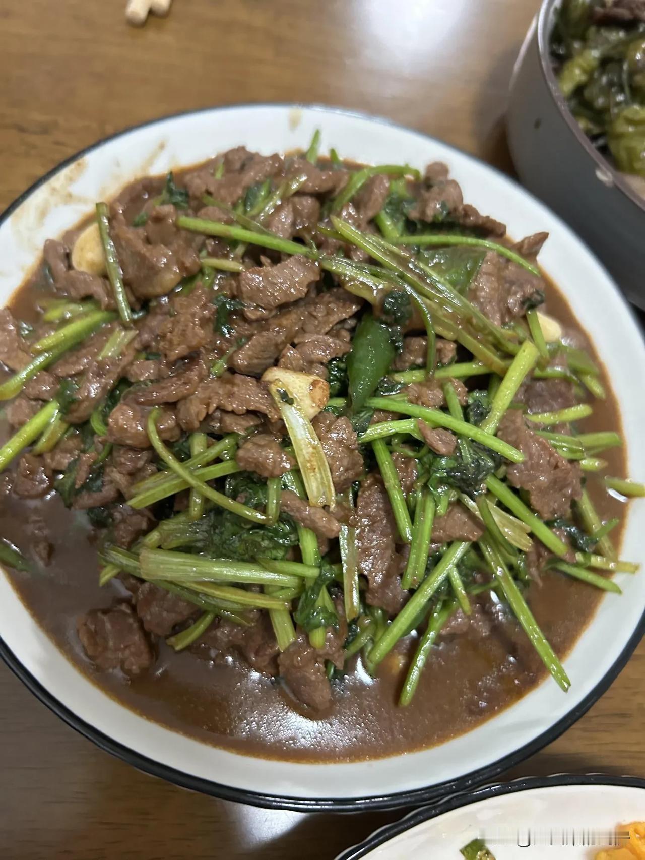 自从知道广东人无法接受所有湖南菜我都不敢发自己做的饭了，上次那锅黄骨鱼炖荷包蛋把