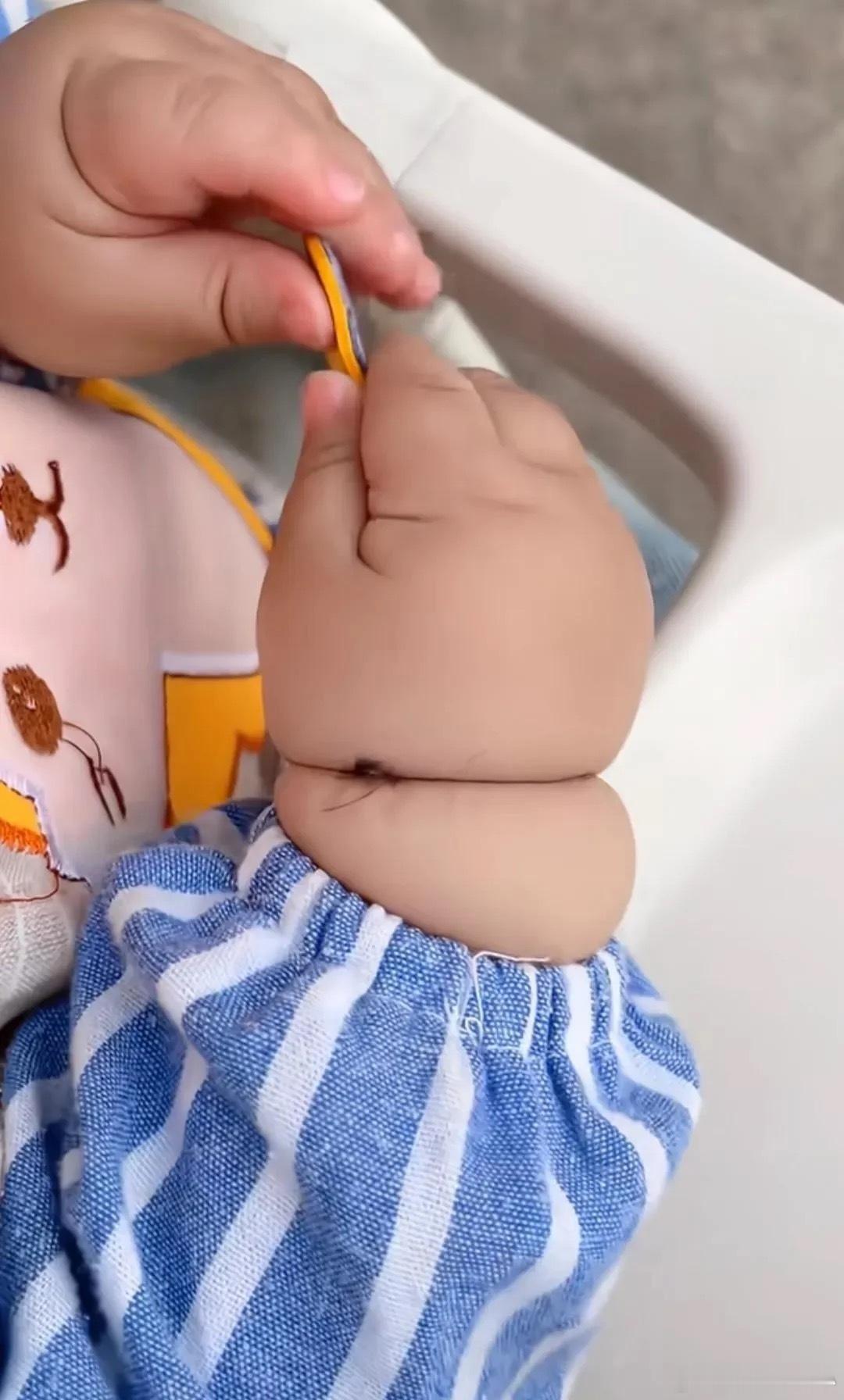 万万没想到，蚊子竟然被夹死了！