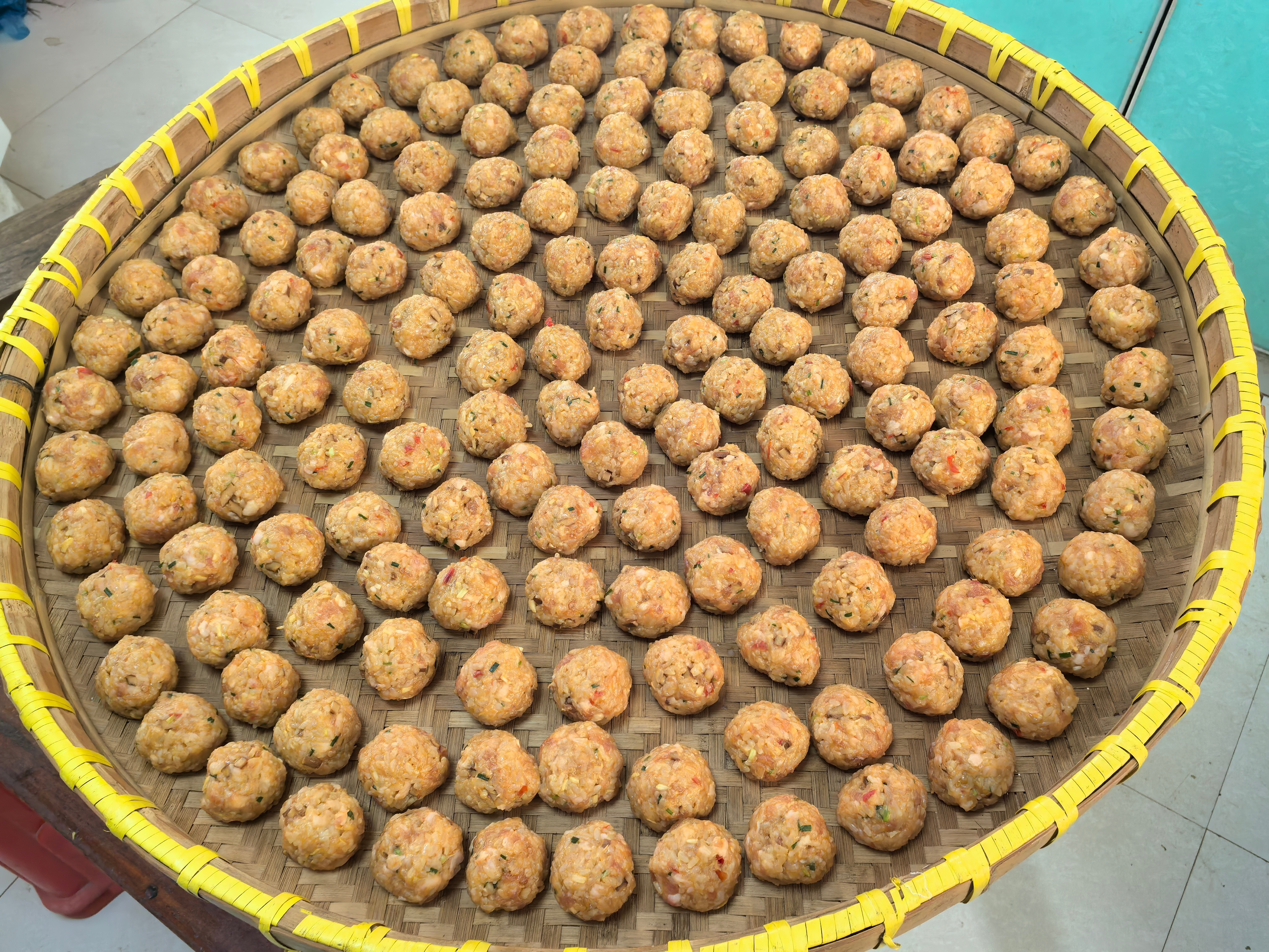 安徽人过年的噩梦开始了，顿顿蒸上一碗（不过刚炸的第一顿很好吃）