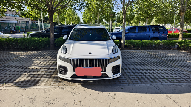 领克09燃油版五座用车3月有感1.操控驾驶：虽然定位中大型SUV，但是并没有开