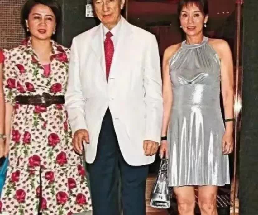 看到宗庆后这两天私生子的事件，让我想起赌王何鸿燊的四房太太和多名子女，但起码赌王
