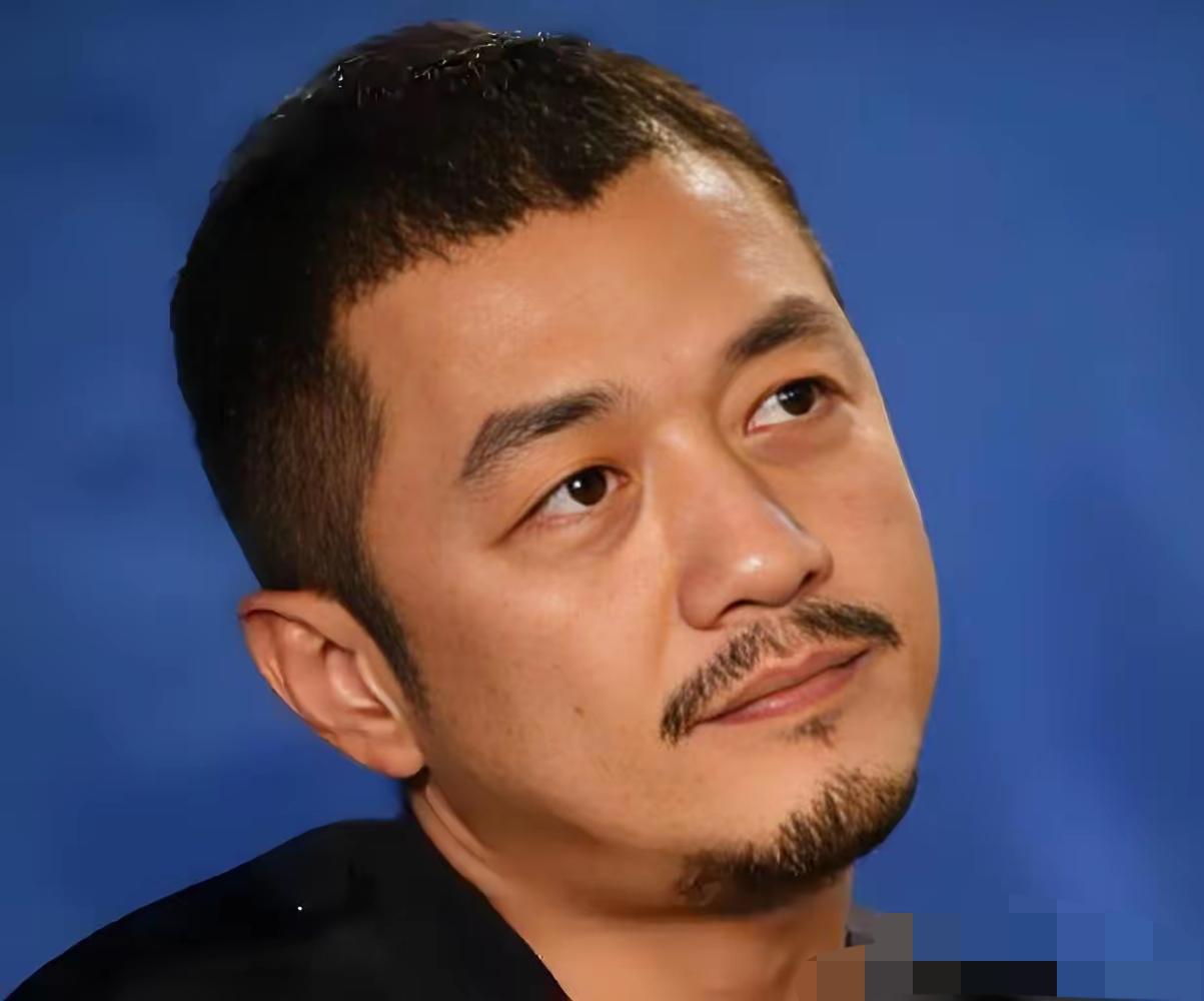 说实话，以前只要看见李亚鹏上热搜，都忍不住想笑，这哥们又是哪笔生意黄了？