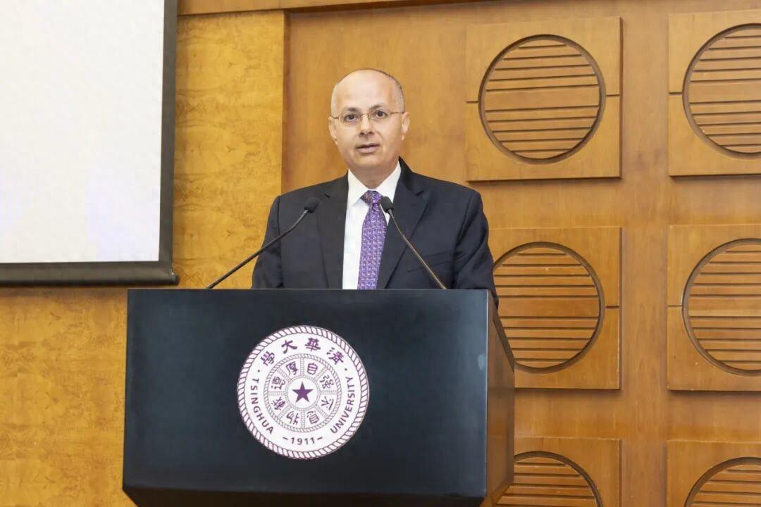 一个荒唐的禁令出台了。美国国家科学基金会告诉本国科学家：从今往后，中国的研究