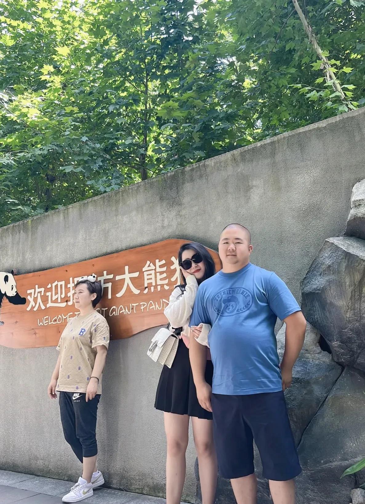谁会p图？能不能把旁边的大姐p掉？
