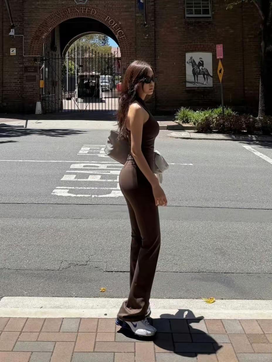 朴孝敏日常街拍，爱上旅行的朴孝敏身材太棒了朴敏英早期性感造型你喜欢健身吗坚持