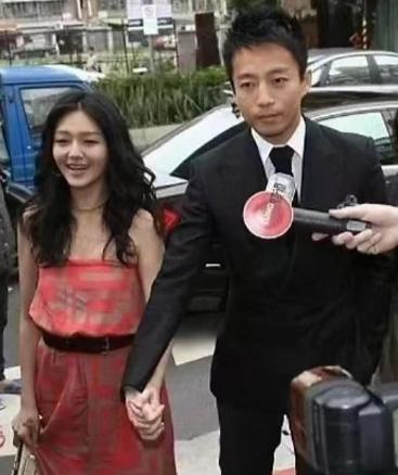 大S和林青霞，即使不嫁入豪门，两人也拥有足够的财富过完后半生。林青霞放弃了三角