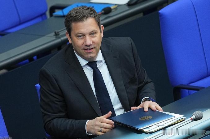 德国财长拜尔说了两句狠话，第一句是“我们不要中国垃圾！”第二句是：“德国决不当傻