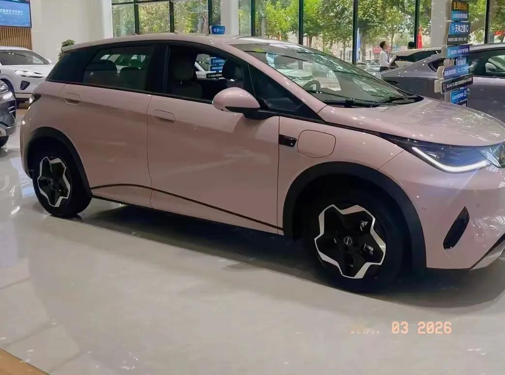 儿子突然伸手向退休的爸妈要钱买车，说自己的存款留着讨媳妇用，买车钱方便平时的上下