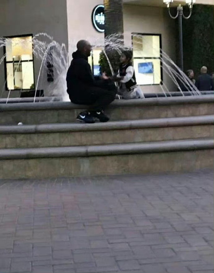 我想小碧会一直记得爸爸最爱带她去公园玩耍致敬永远的黑曼巴科比MambaForev