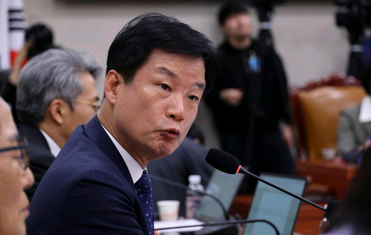 韩国媒体消息,国政监察期间,共同民主党议员朴均泽提出《国民参与逮捕令审查特别法》