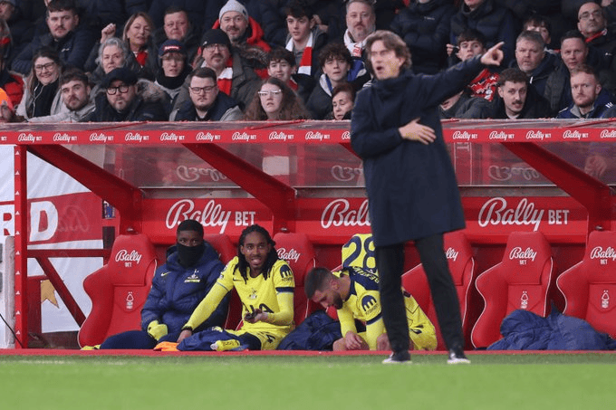 弗兰克: 埃基蒂克进球是天大的误判, 裁判怎么能不判他犯规