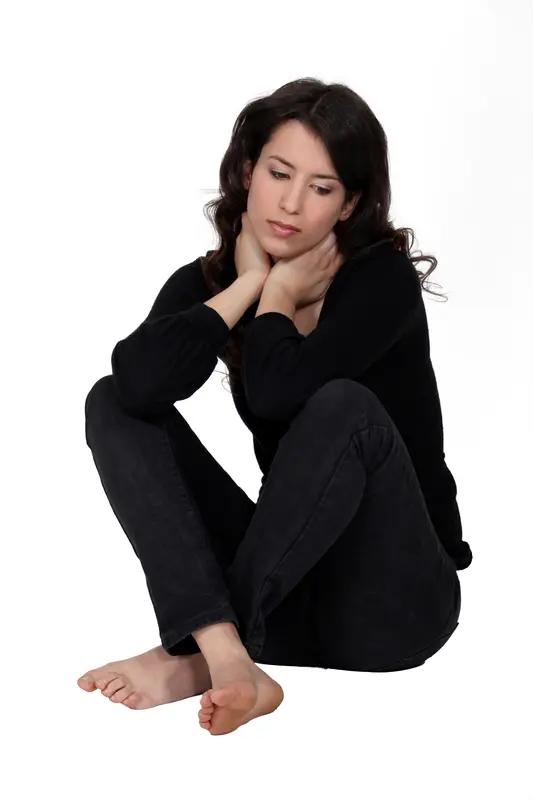 什么样性格的人容易得抑郁症?性格敏感多疑、追求完美、习惯压抑情绪、过度依赖他人