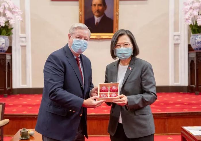 7月12号，在美国的极端保守派议员林赛·格雷厄姆去世之后，不少国家的高级官员发声