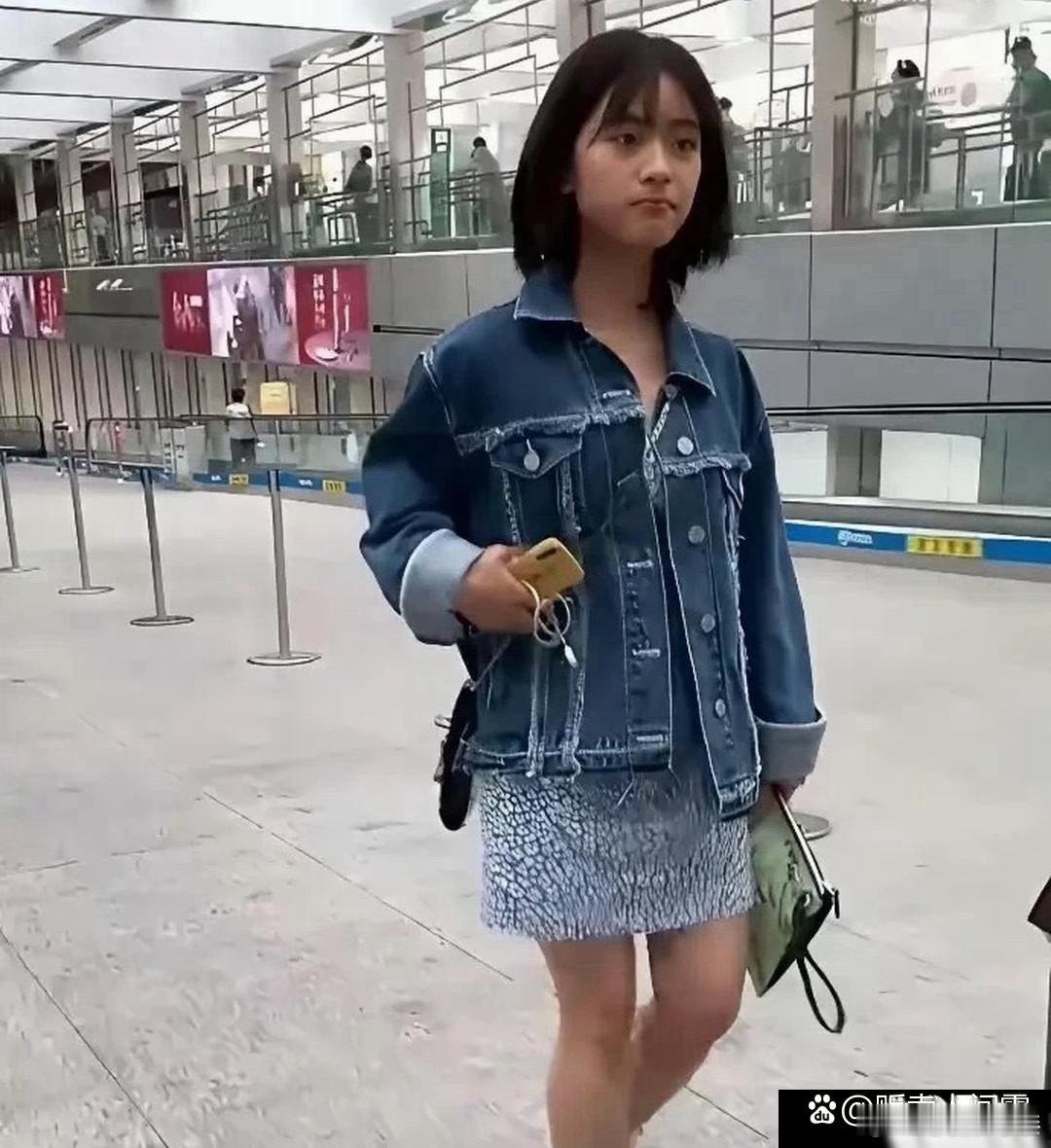 沈月的脸救了这个身材，但凡换张脸，完全是灾难​​​
