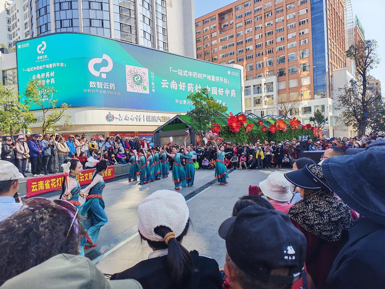 正月初二昆明过大年！逛昆明老街，南屏街看滇剧花灯！