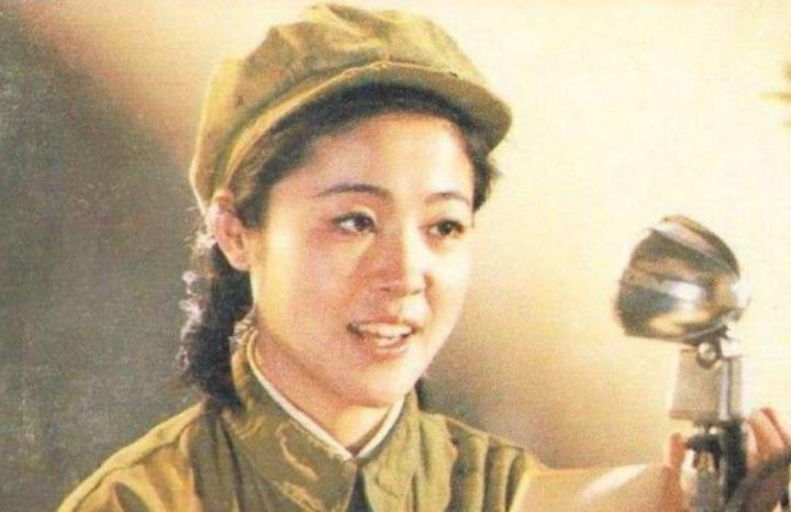 1979年，中国女翻译刘禄曾随团出访美国期间，莫名被一名陌生美国男子死死注视，下