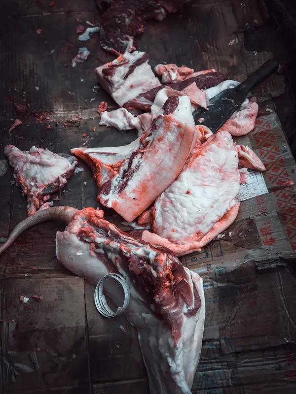 村民回应在家宰猪后村口售卖被罚5千云南砚山县村民杨某艳在家宰猪后到村口售卖，因