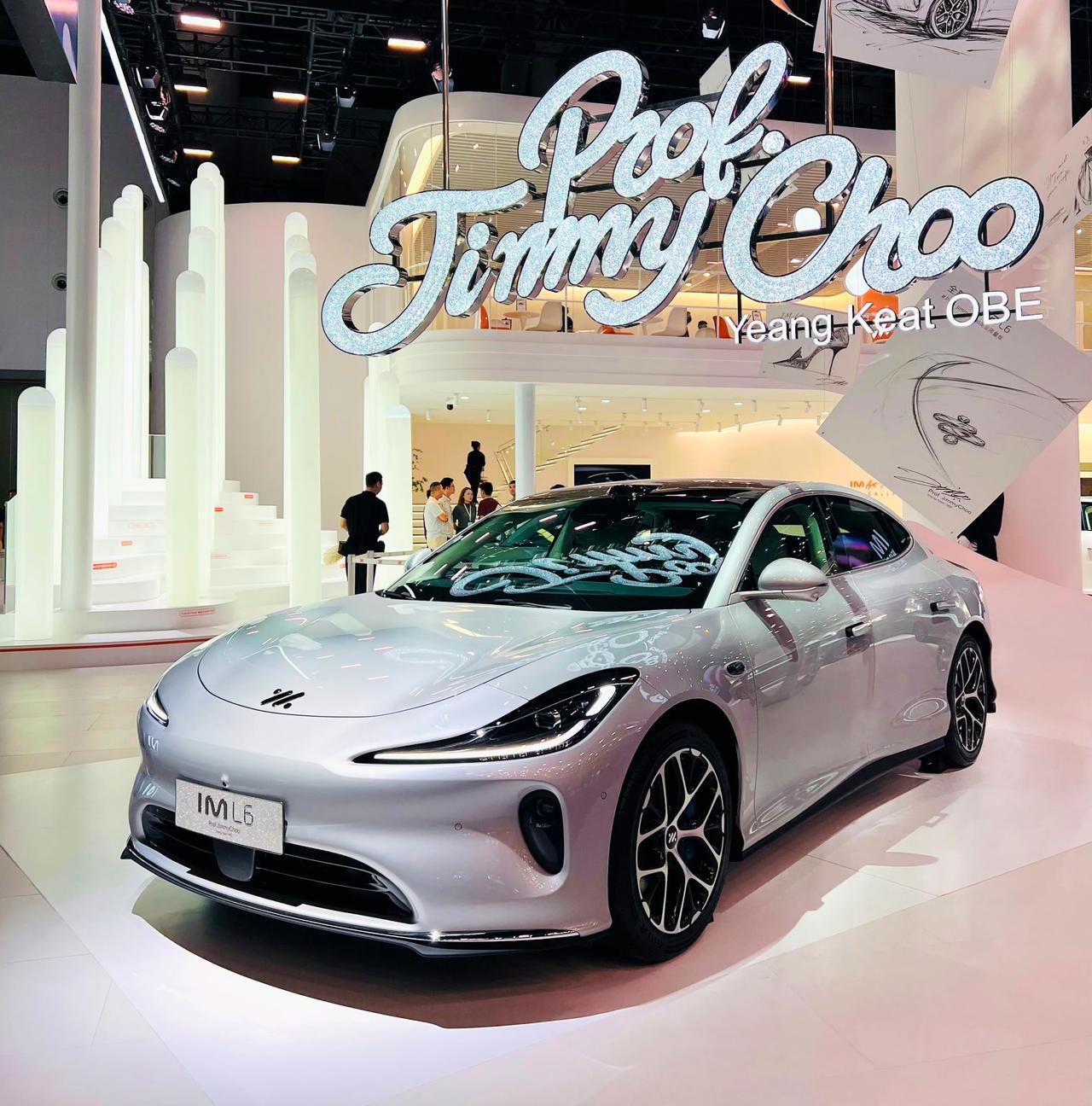 主攻女性的智己L6JimmyChoo高定限量版，结果男人看了也挪不开眼。配色