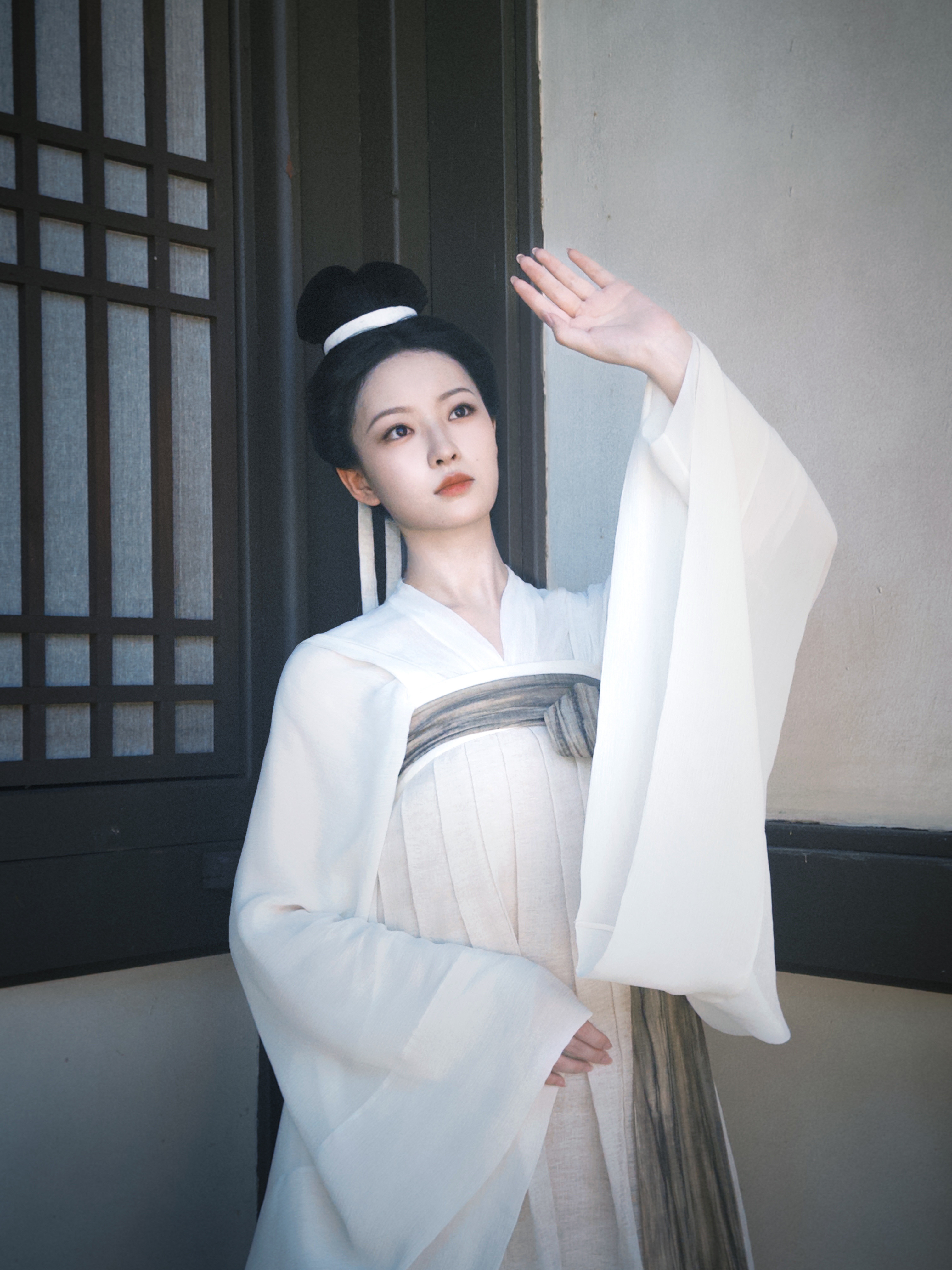 杨舒伊《莫离》叶莹▷剧照（工作室）-小合集-1️⃣白衣2️⃣丧服-黄衣